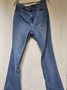 Wrangler Women's High Rise Bold Bootcut Jeans